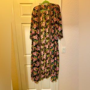 Torrid vintage look,Long,sheer,kimono robe . Women’s size 1. Cheetah theme .